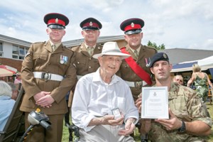 Leonard French received his award from Cpl Tony Field. Back row (L-R): Lance Cpl Tony Goode, Lance Cpl Martin Purdie, Sgt Rob D Phillips